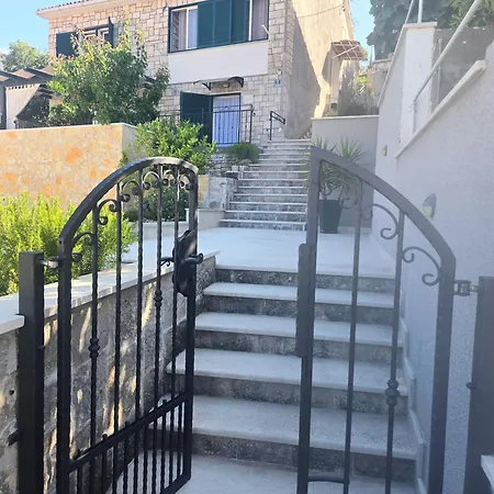 Nono Apartmán Splitska